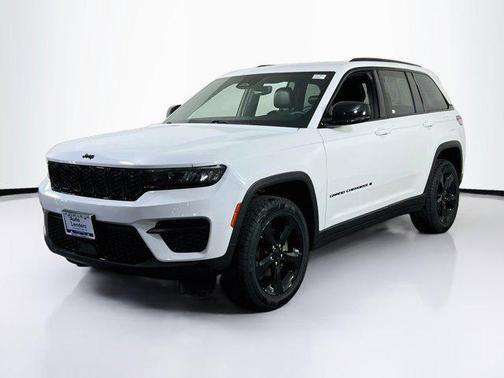 Bright White Clearcoat 2023 Jeep Grand Cherokee Altitude
