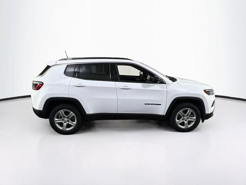 Bright White Clearcoat 2023 Jeep Compass Latitude