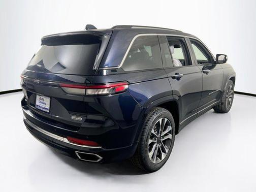 Midnight Sky 2023 Jeep Grand Cherokee Overland