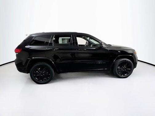 2022 Jeep Grand Cherokee Laredo