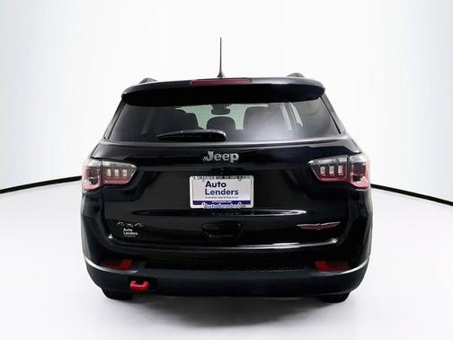 Diamond Black Crystal Pearlcoat 2022 Jeep Compass Trailhawk