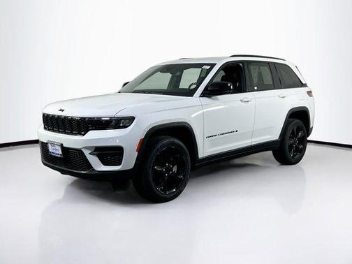 Bright White Clearcoat 2023 Jeep Grand Cherokee Altitude