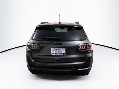 Granite Crystal Metallic Clearcoat 2022 Jeep Compass Latitude