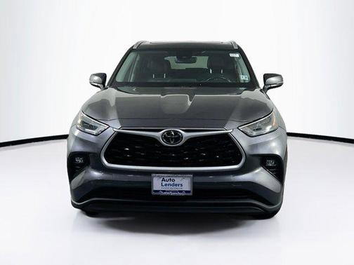 Magnetic Gray Metallic 2022 Toyota Highlander XLE