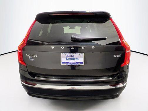 2023 Volvo XC90 B5 Plus