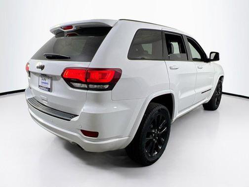 2022 Jeep Grand Cherokee Laredo