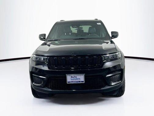 Diamond Black Crystal Pearlcoat 2023 Jeep Grand Cherokee Altitude