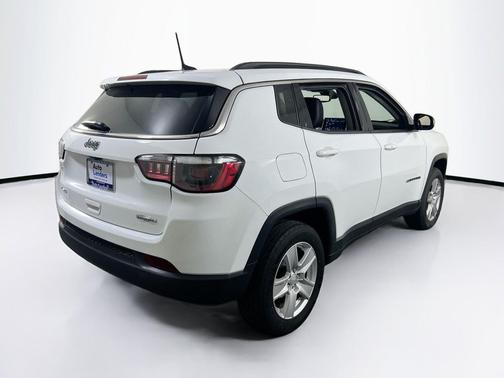 Bright White Clearcoat 2022 Jeep Compass Latitude