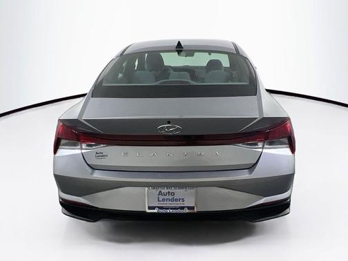 Shimmering Silver Pearl 2023 Hyundai ELANTRA SEL