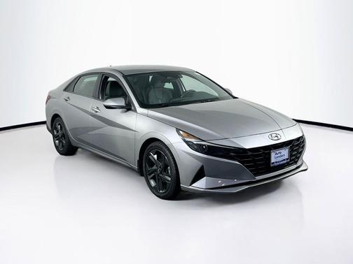 Shimmering Silver Pearl 2023 Hyundai ELANTRA SEL