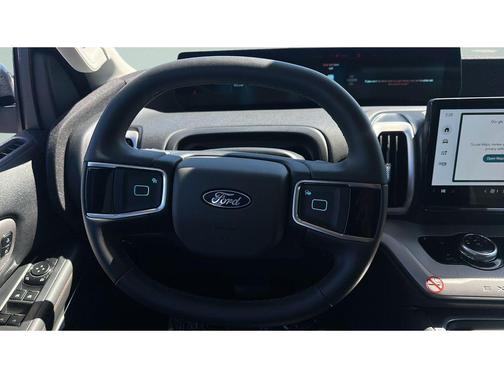 Oxford White 2025 Ford Expedition Active