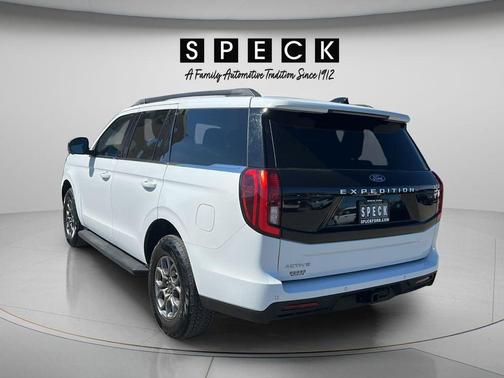 Oxford White 2025 Ford Expedition Active