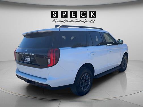 Oxford White 2025 Ford Expedition Active