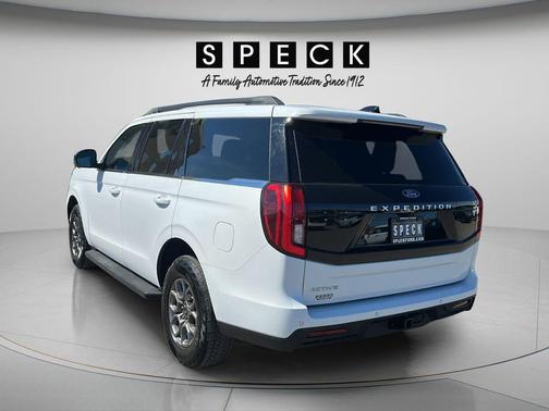 Oxford White 2025 Ford Expedition Active