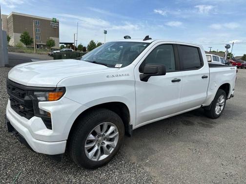 Summit White 2022 Chevrolet Silverado 1500 Custom