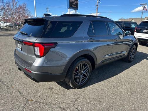 Gray Metallic 2026 Ford Explorer ST-Line