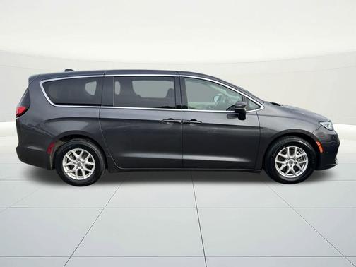 2023 Chrysler Pacifica Touring-L