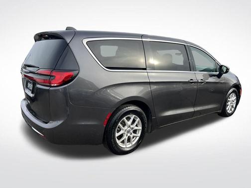 2023 Chrysler Pacifica Touring-L