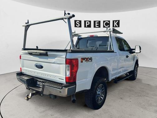 Oxford White 2017 Ford F-350 XLT