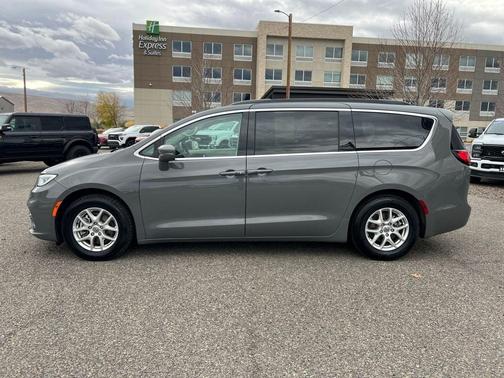 2022 Chrysler Pacifica Touring-L