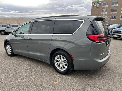 2022 Chrysler Pacifica Touring-L