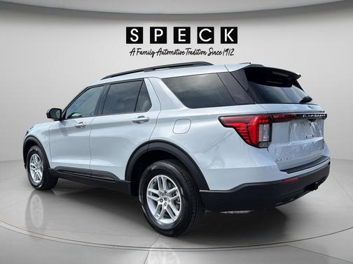 Space White Metallic 2026 Ford Explorer Active