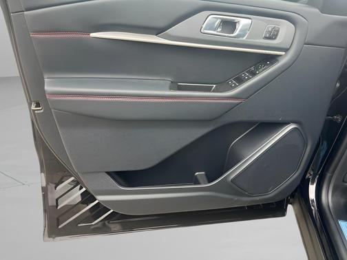 Black Metallic 2026 Ford Explorer ST-Line