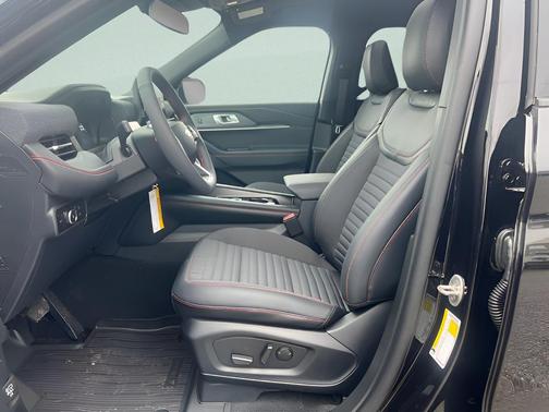 Black Metallic 2026 Ford Explorer ST-Line