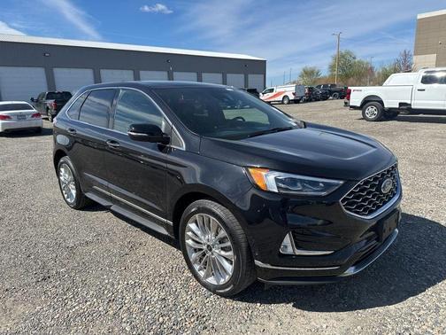 Black Metallic 2021 Ford Edge Titanium
