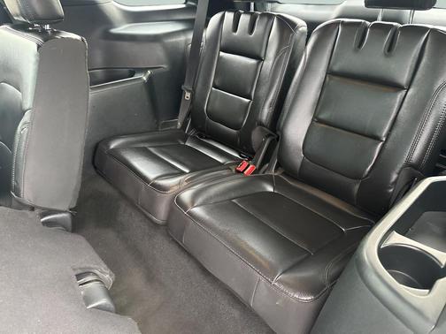 Oxford White 2018 Ford Explorer XLT