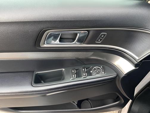 Oxford White 2018 Ford Explorer XLT