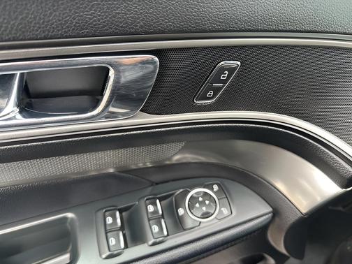 Oxford White 2018 Ford Explorer XLT