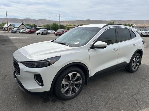 White Metallic 2023 Ford Escape Platinum