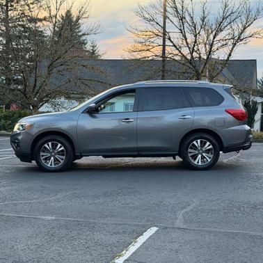 2017 Nissan Pathfinder SV