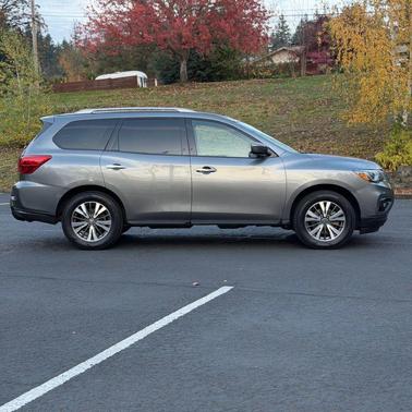 2017 Nissan Pathfinder SV
