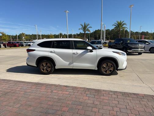 2023 Toyota Highlander Hybrid XLE