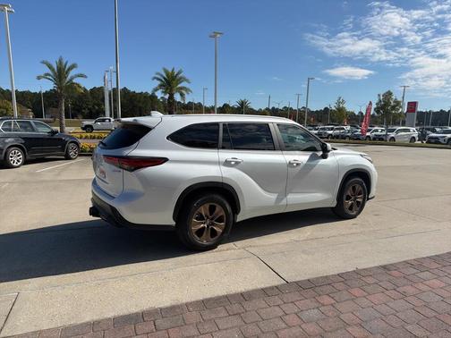 2023 Toyota Highlander Hybrid XLE