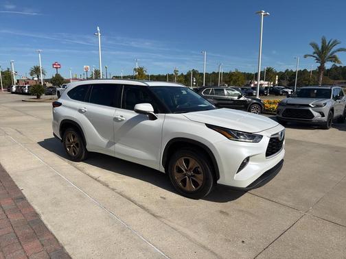 2023 Toyota Highlander Hybrid XLE