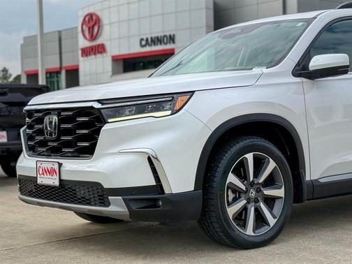 2023 Honda Pilot Touring 8-Passenger