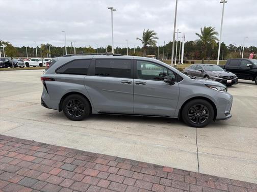 2025 Toyota Sienna XSE 7 Passenger
