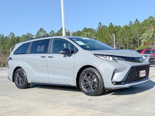 2025 Toyota Sienna XSE 7 Passenger