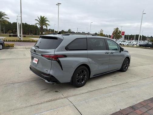 2025 Toyota Sienna XSE 7 Passenger