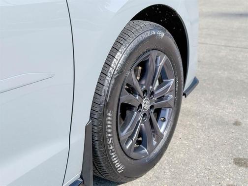 2025 Toyota Sienna XSE 7 Passenger