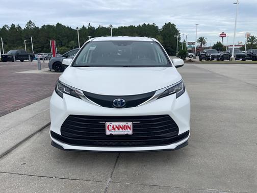 2022 Toyota Sienna LE