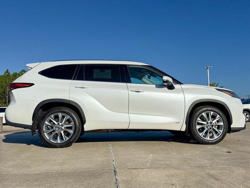 2022 Toyota Highlander Hybrid Limited