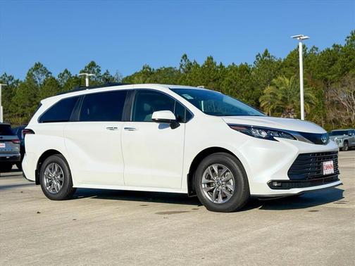 2025 Toyota Sienna XLE