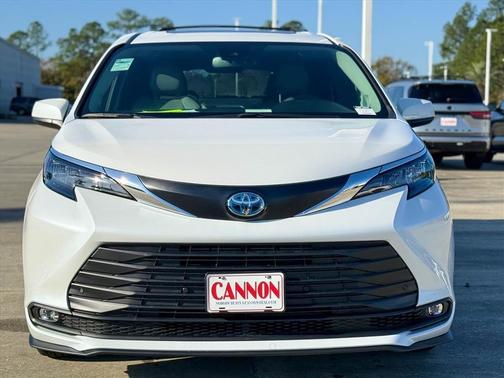 2025 Toyota Sienna XLE