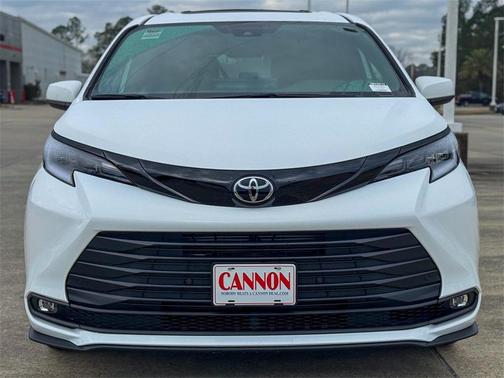 2026 Toyota Sienna Woodland Edition