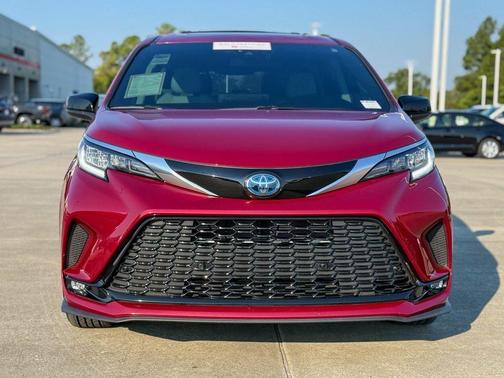 2022 Toyota Sienna XSE 7 Passenger