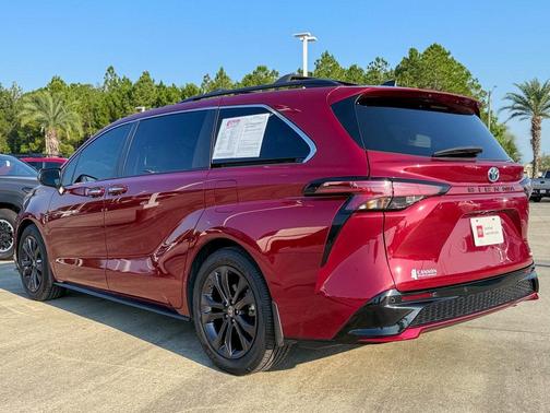2022 Toyota Sienna XSE 7 Passenger